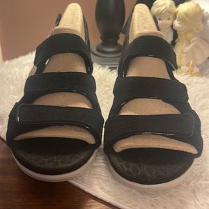Clark’s Alexis Band Sandal. BNWB. 6.5